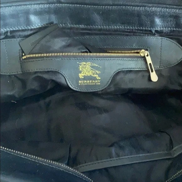 XL Burberry Manor Bag - Picture 12 of 14